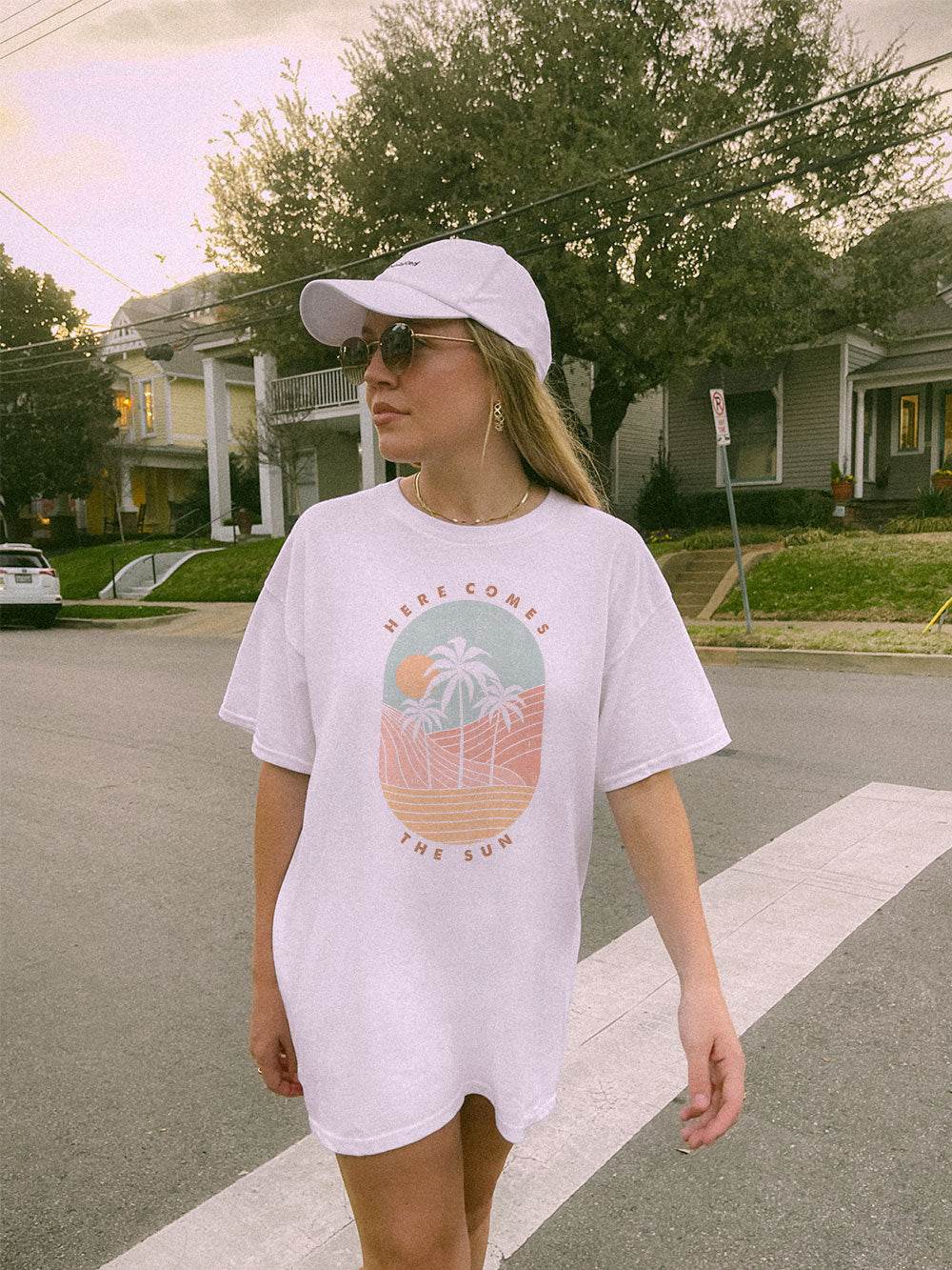 Here comes the sun graphic tee