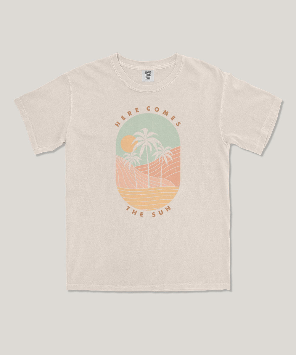 Here comes the sun graphic tee